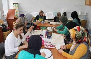 Elazığ’da kadınlar, Halk Eğitim Merkezi’ndeki...